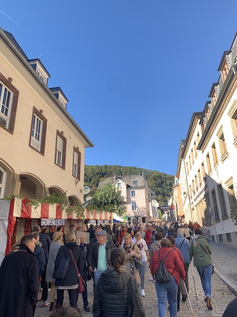 Calles de Vianden un domingo de mercado.