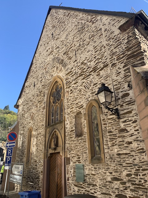 Iglesia de San Nicolas en Vianden. Cómo llegar y que ver en el Castillo de Vianden 
