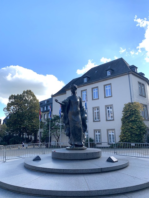 Plaza Clairefontaine Luxemburgo. estatua Charlotte, qué ver en Luxemburgo.