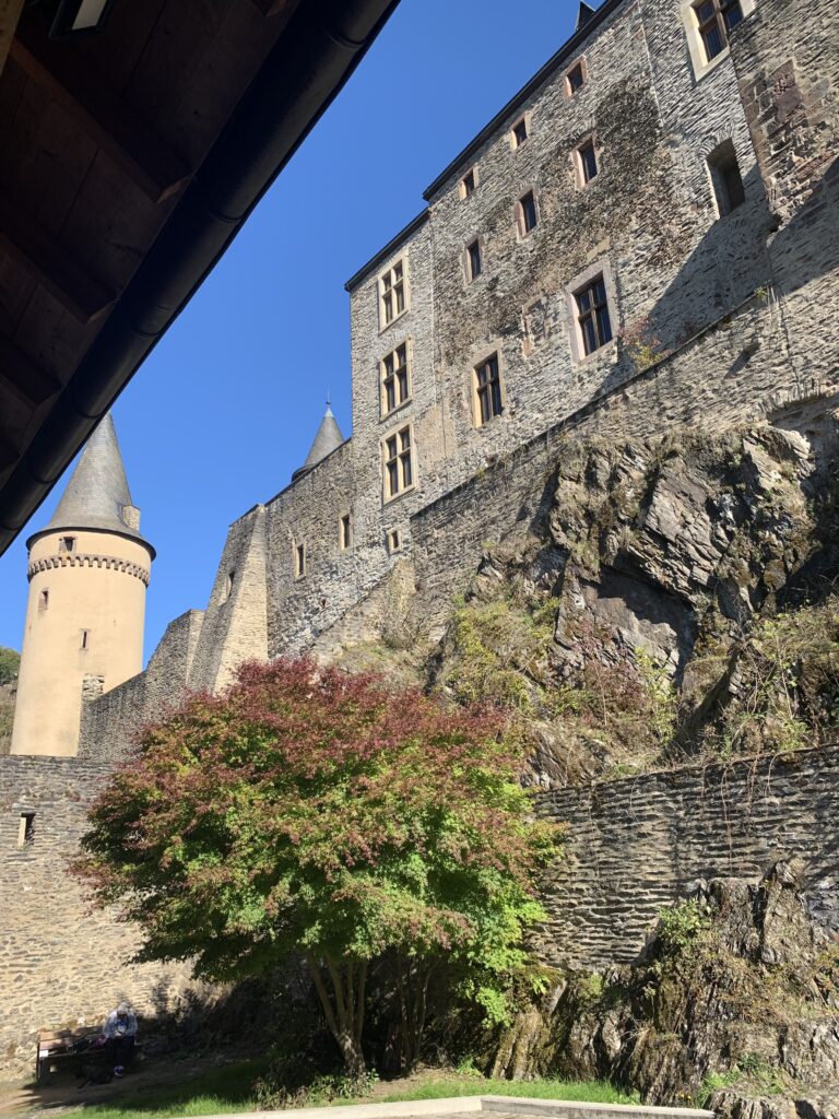 castillo de Vianden patio.