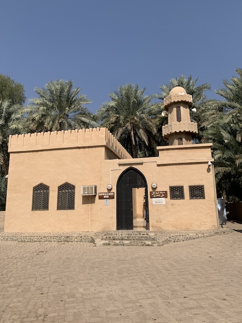 Mezquita Oasis Al Ain. 25 cosas imprescindibles qué hacer en Abu Dhabi.