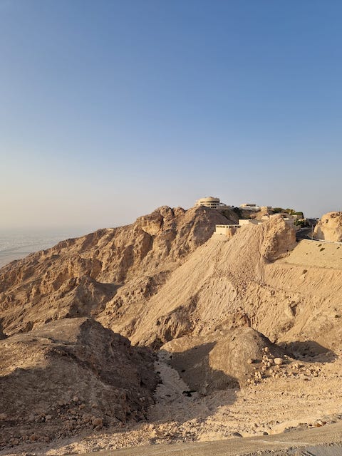 Montañas Al Ain. 25 curiosidades que no sabías de los Emiratos Árabes.