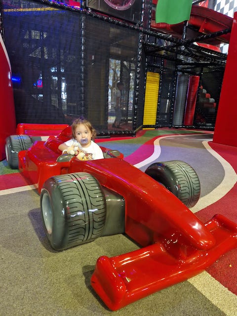 Olivia en Ferrari World.