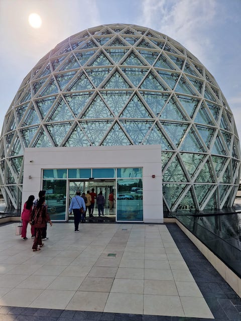 Acceso mezquita. Como visitar la Mezquita Sheikh Zayed de Abu Dhabi.
