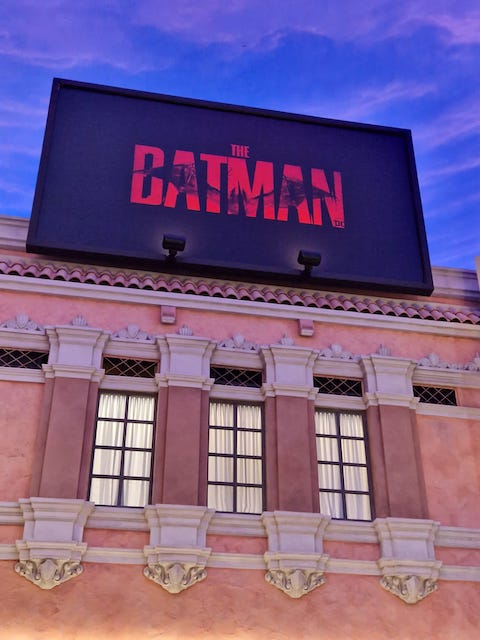 Cartel Batman Warner Bros Abu Dhabi.