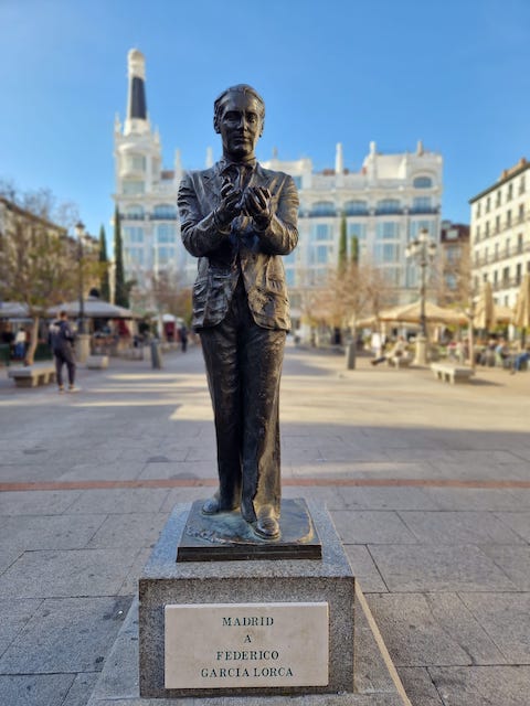 Estatua García Lorca, Plaza de Santa Ana.