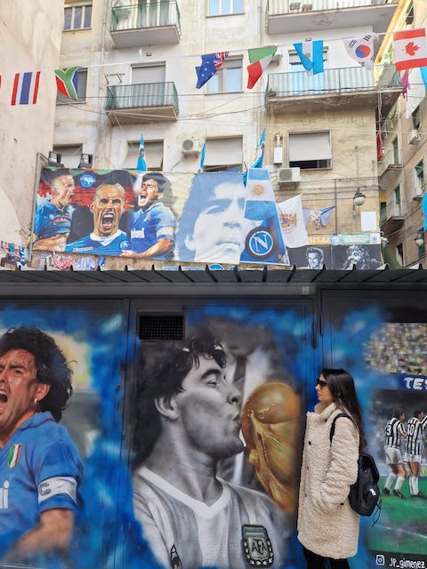 Murales de Maradona, Barrio español.