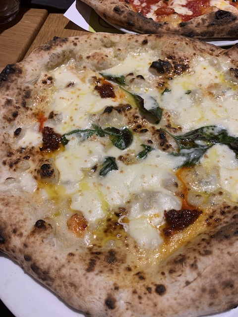 Pizzeria Salvo Nápoles.