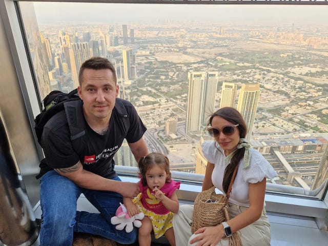 Familia en el mirador. Cómo visitar el Burj Khalifa: información práctica.