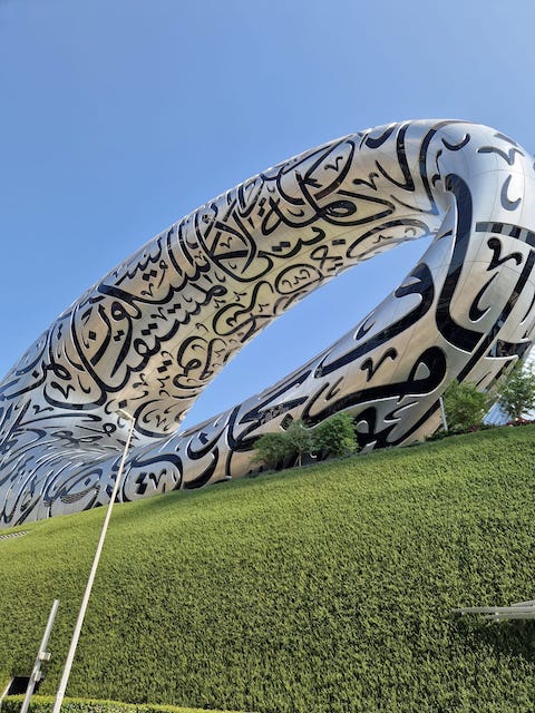 exterior museo futuro dubai