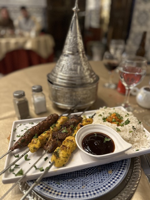 Brochetas típicas de Marruecos.