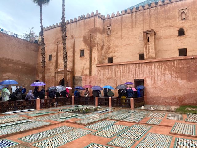Fila en las tumbas saudíes. Día 3 Marrakech.