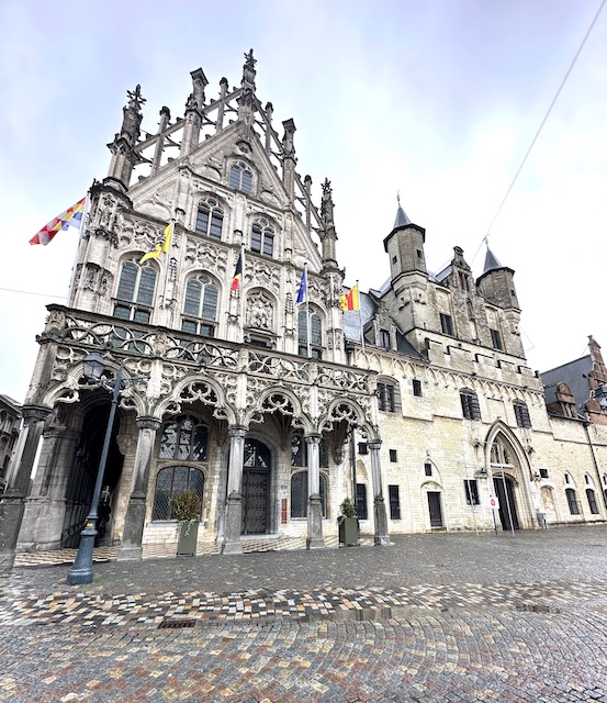 Ayuntamiento Mechelen. Qué ver en Malinas en 1 día.
