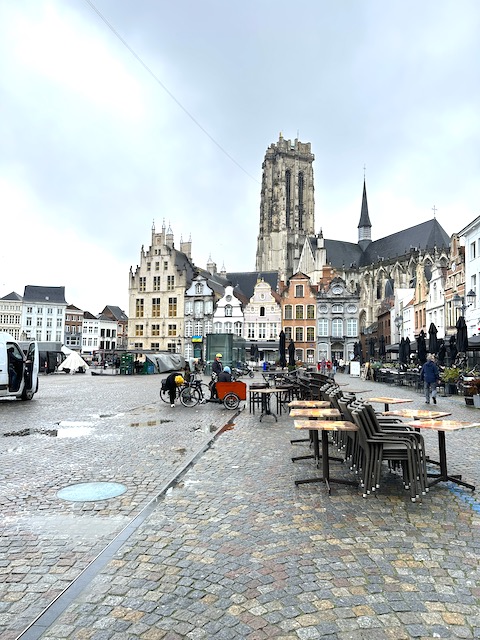 Grote Markt Mechelen. Qué ver en Malinas en 1 día.