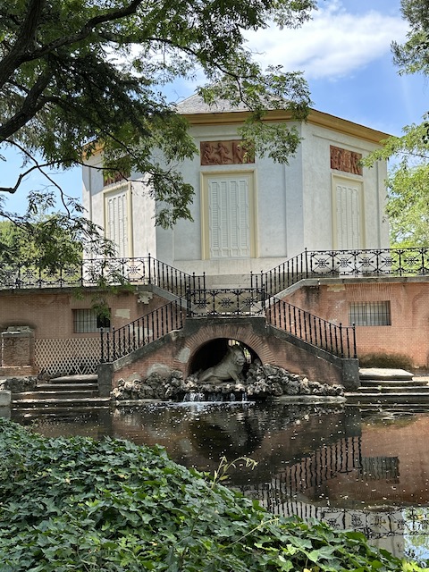 Casa de baile jardín del Capricho Madrid.