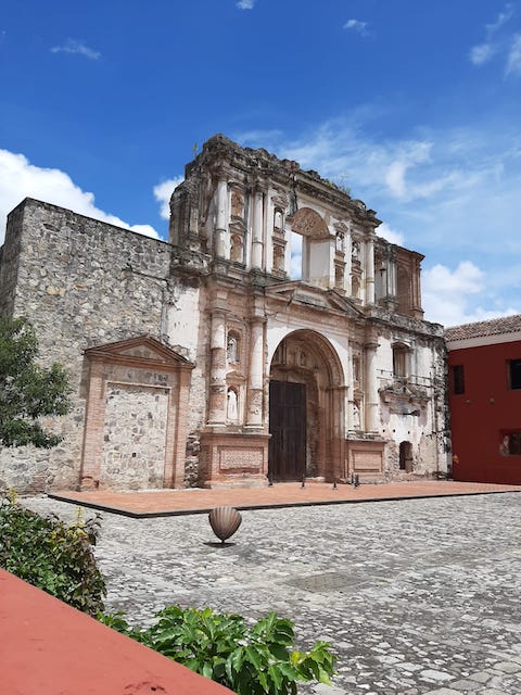 Iglesia compañía de Jesus. Qué ver en Antigua Guatemala.