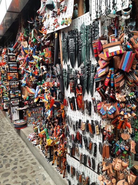 Mercado artesanías. Qué ver en la Antigua Guatemala.