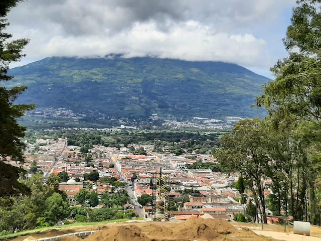 Mitador Cerro De la Cruz. Antigua Guatemala.