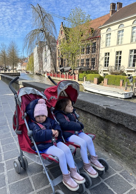 Brujas con niños.