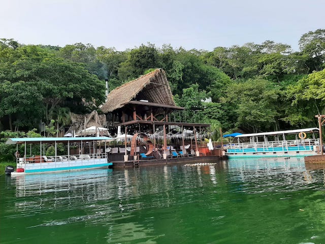 Paseo en Barco Isla de Flores.