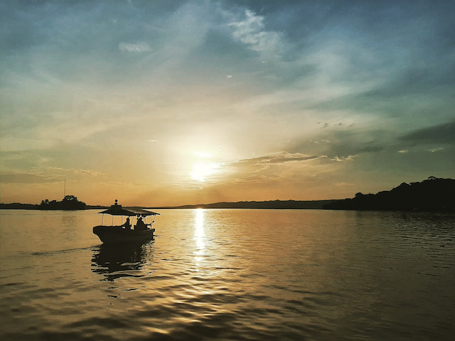 Paseo en barca lago Petén. Qué ver y hacer en Isla de Flores Guatemala.
