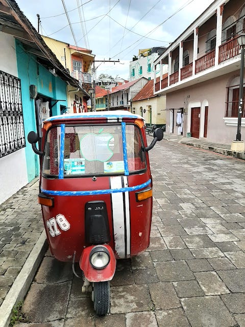 Tuk Tuk. Qué ver y hacer en Isla de Flores Guatemala.
