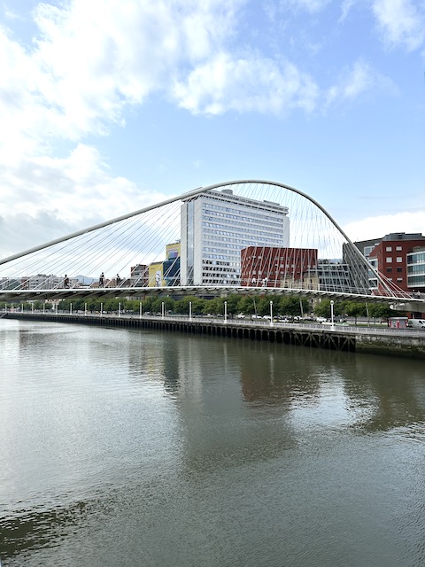 Puente zubizuri bilbao.