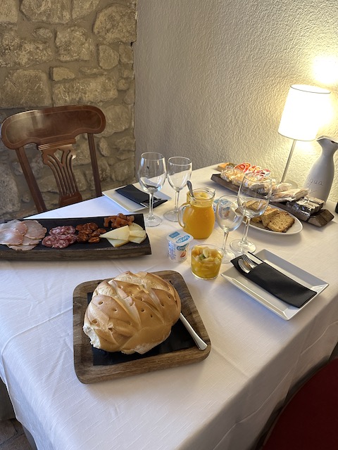 Desayuno Posada Mayor de Migueloa.