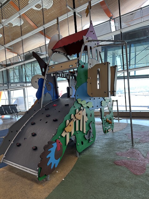 parque infantil t4 barajas.