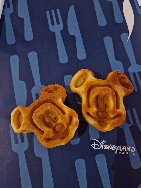gofres mickey plan de comidas Disneyland Paris.