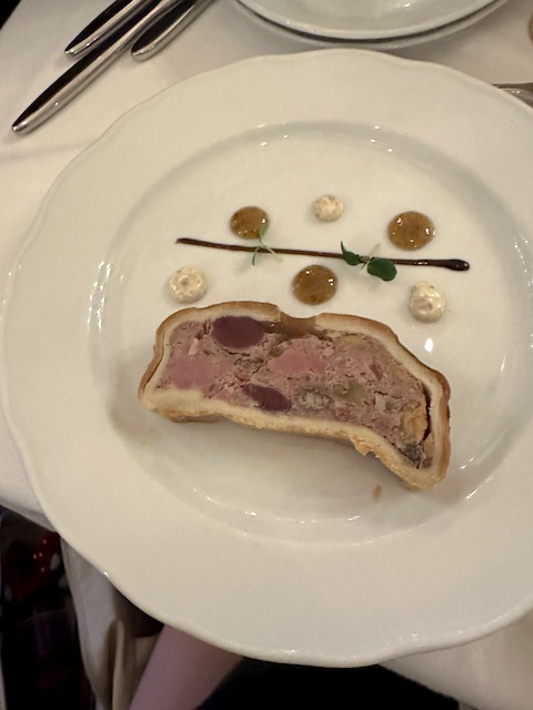 entrante auberge au cedrillon. planes de comida Disneyland Paris.