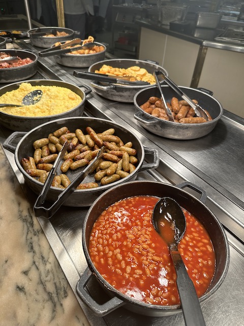 Buffet Disney. Consejos para visitar Disneyland Paris con niños pequeños.
