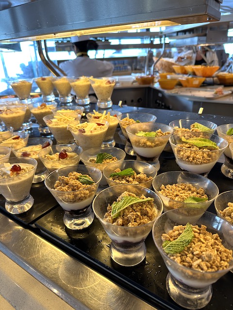 Buffet desayuno Oasis of the Seas.