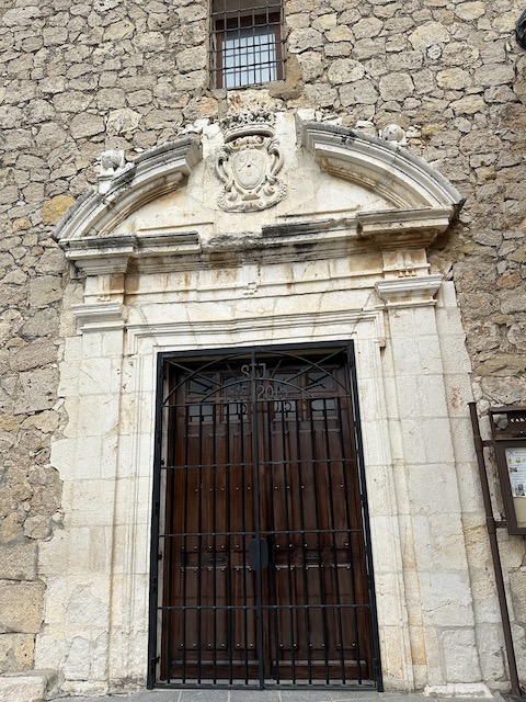 puerta del convento de las carmelitas loeches.