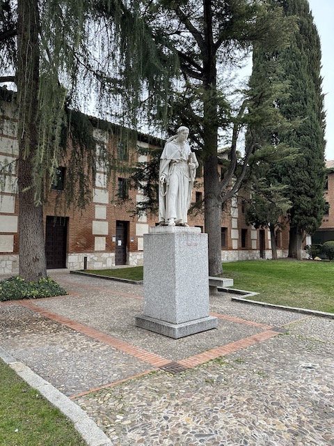 PATIO DE LOS FOLÓSOFOS  UNI VERSIDAD DE ALCALA