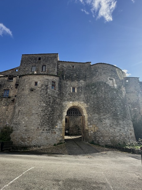 puerta amurallada Cordes sur Ciel
