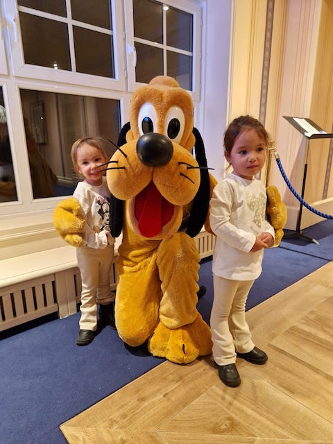 personajes hotel Newport Disneyladn Paris.