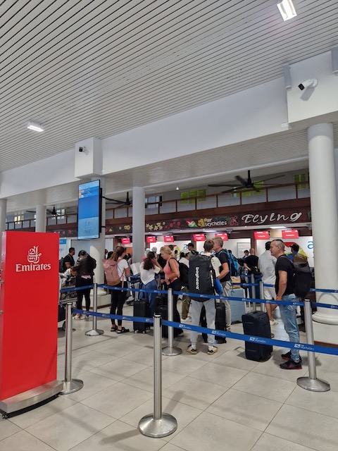 aeropuerto seychelles Emirates