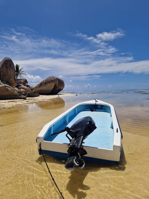 Barca La Digue