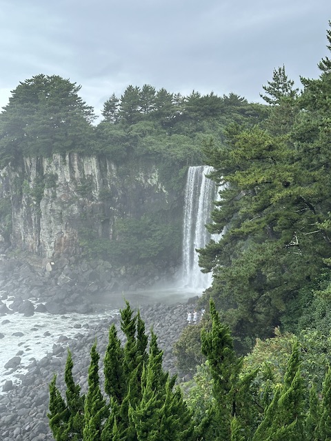 Jeongbang Waterfall isla de Jeju