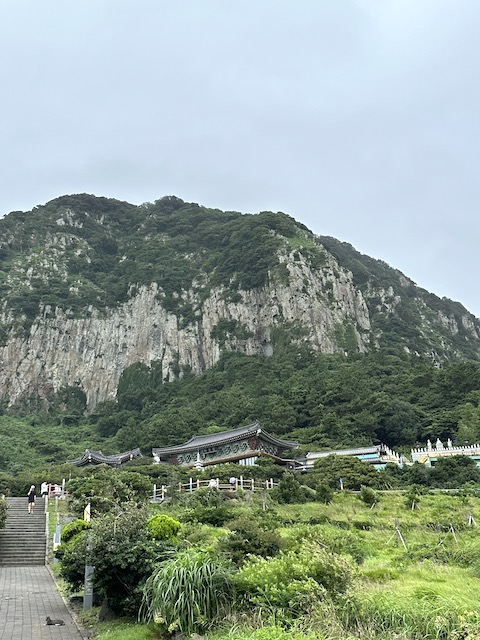 Sanbanggulsa Temple