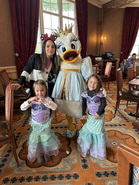 royal banquet con personajes 