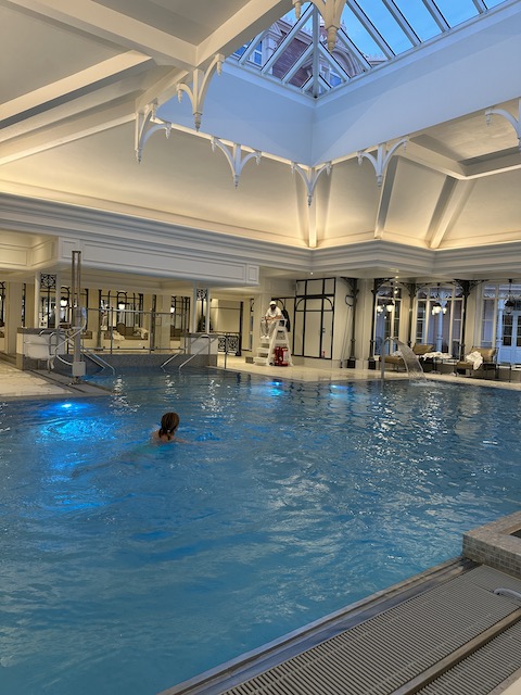 piscina hotel disneyland