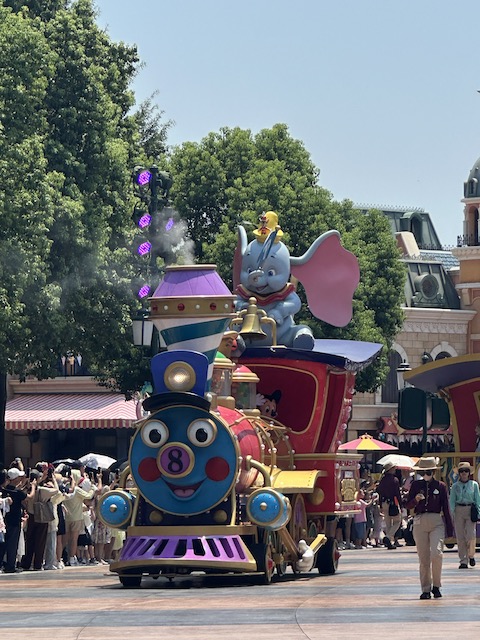 parade disneyland shangai