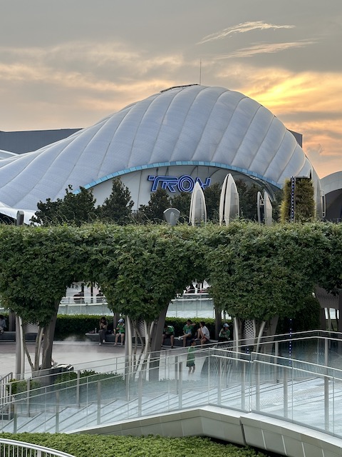 tomorrowland disneyland shangai