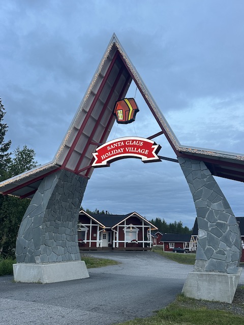 santa claus holiday village en verano